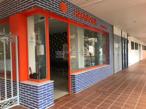 Local Comercial de 40 m<sup style='color: #898ba2;'>2</sup> y 1 baños en Fratres.
