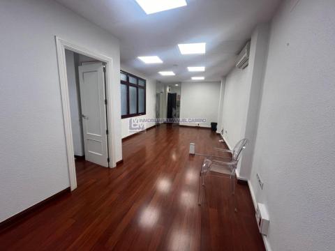 Oficina de 84 m<sup style='color: #898ba2;'>2</sup> y 1 baños en Centro.
