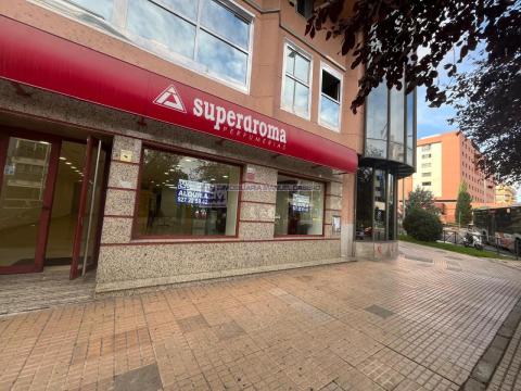 Local Comercial de 162 m<sup style='color: #898ba2;'>2</sup> y 1 baños en Centro.