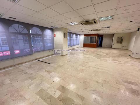 Oficina de 207 m<sup style='color: #898ba2;'>2</sup> y 2 baños en Centro.