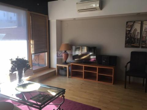 Duplex de 94 m<sup style='color: #898ba2;'>2</sup> con 2 habitaciones y 1 baños en Centro.