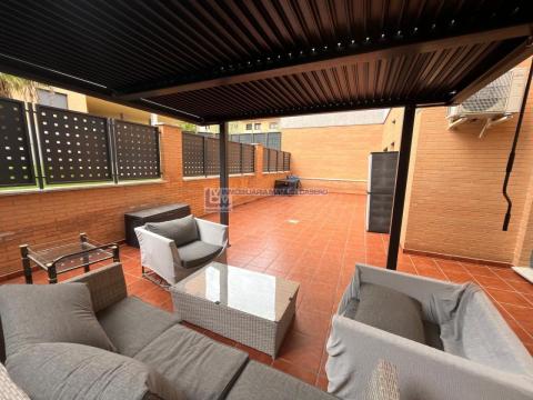 Piso de 80 m<sup style='color: #898ba2;'>2</sup> con 2 habitaciones y 2 baños en Montesol.