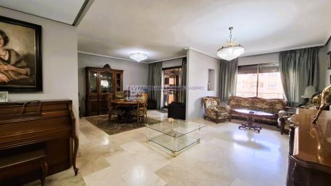 Piso de 276 m<sup style='color: #898ba2;'>2</sup> con 5 habitaciones y 4 baños en Centro.