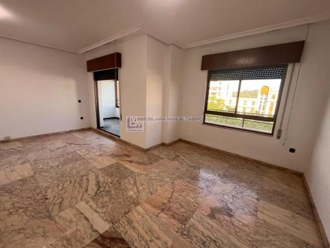 PISO EN EL CENTRO SIN MUEBLES