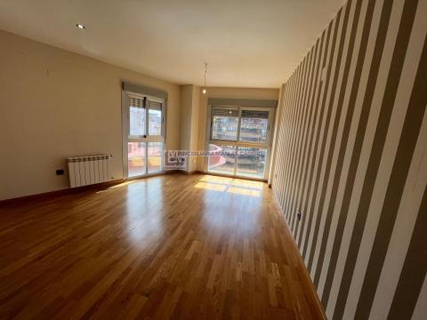 Piso con 3 habitaciones y 2 baños en Centro.