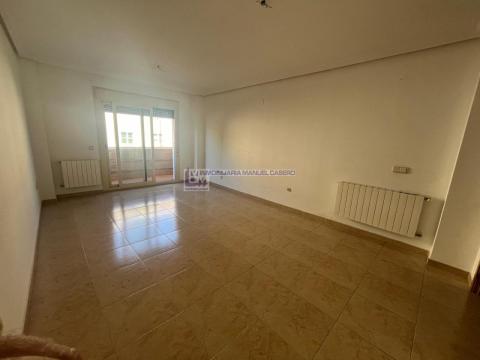 Piso de 137 m<sup style='color: #898ba2;'>2</sup> con 4 habitaciones y 2 baños en R66.