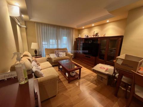 Piso de 100 m<sup style='color: #898ba2;'>2</sup> con 2 habitaciones y 2 baños en Centro.