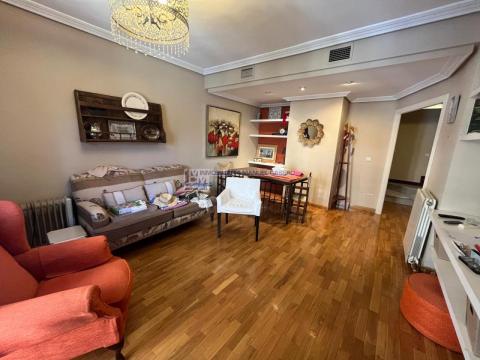 Piso de 92 m<sup style='color: #898ba2;'>2</sup> con 2 habitaciones y 2 baños en Centro.