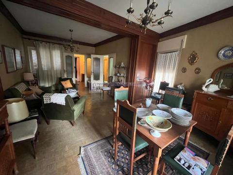 Piso de 147 m<sup style='color: #898ba2;'>2</sup> con 5 habitaciones y 2 baños en Centro.